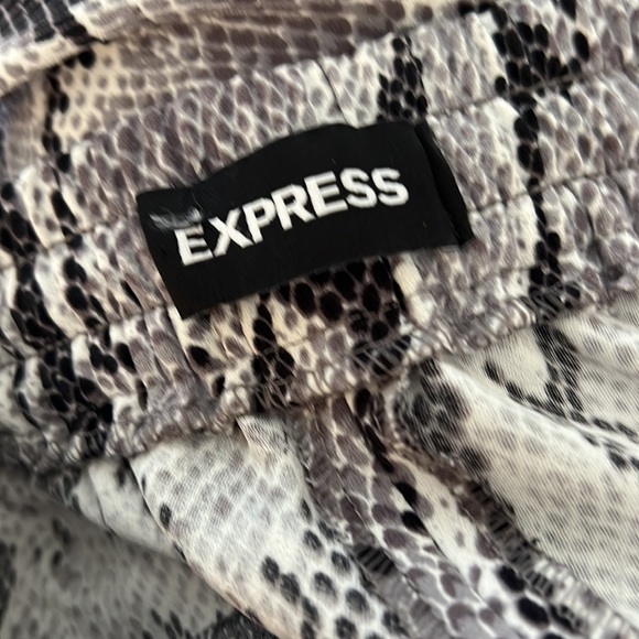 EXPRESS HIGH WAISTED SNAKESKIN PRINT JOGGER PANT. BLACK/ WHITE. XS - Picture 5 of 7